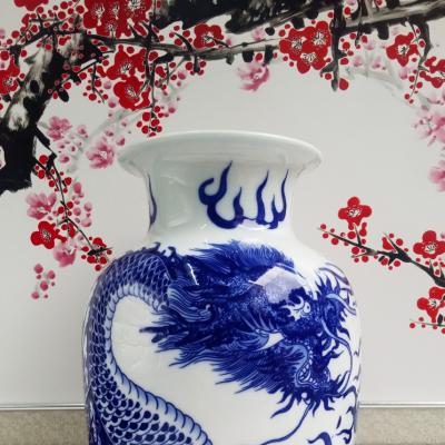 Bình họa tiết Thanh Long Hí Thủy (thanh long vượt biển)